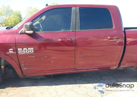 2018 Ram 2500 Laramie 4X4 6'4 Box z USA, uszkodzony, nr VIN 3C6UR5FL6JG405886